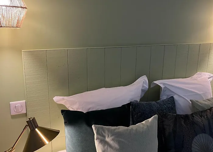 Aux D'a Cote Bed & Breakfast 3*